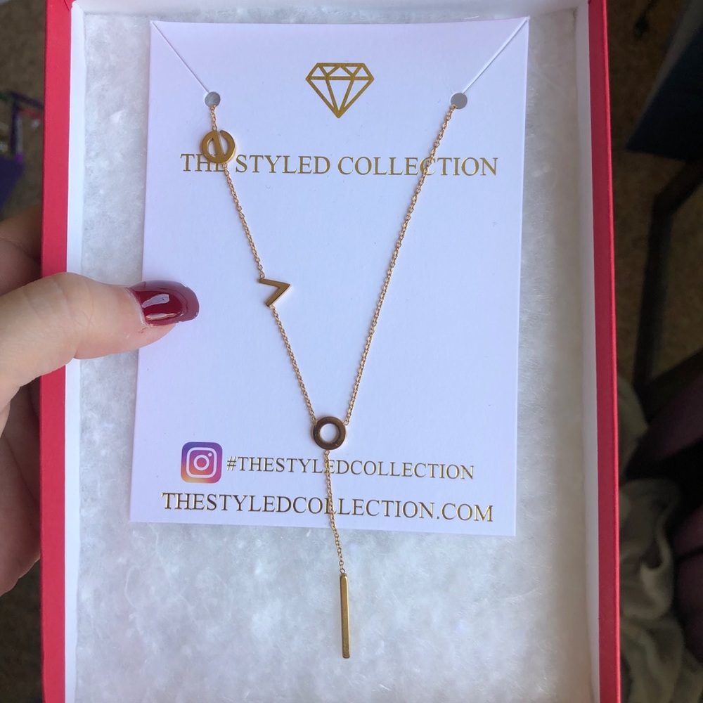 *LOVE* Nevklace - Love Lariat - Styled Collection